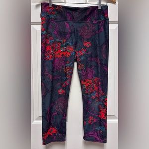 FABLETICS Capri Yoga Leggings Size Medium